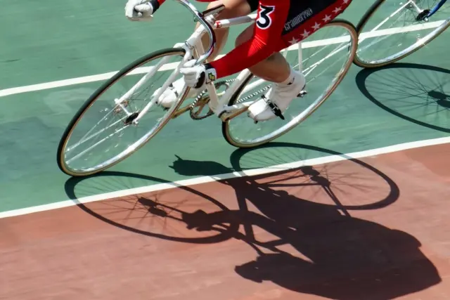 競輪選手　自転車　ピストレーサー