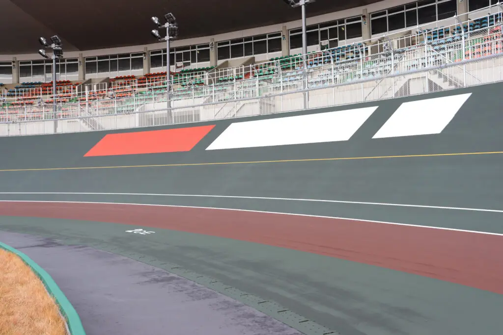 開設記念競輪　競輪場　バンク